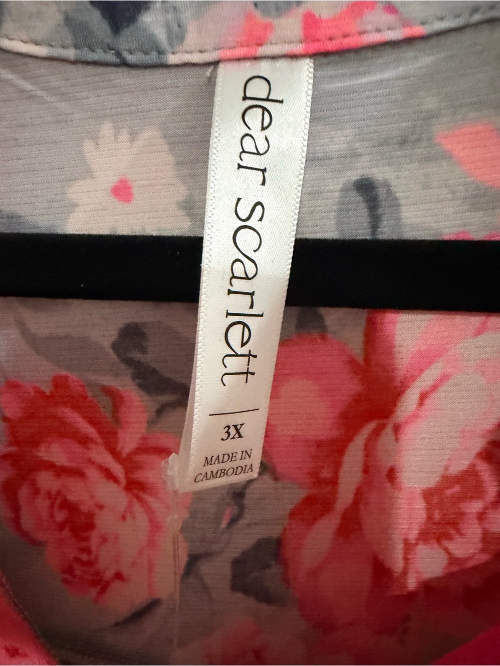 Dear Scarlett Gray Tunic Top with Pink Floral Print - Picture 3 of 4